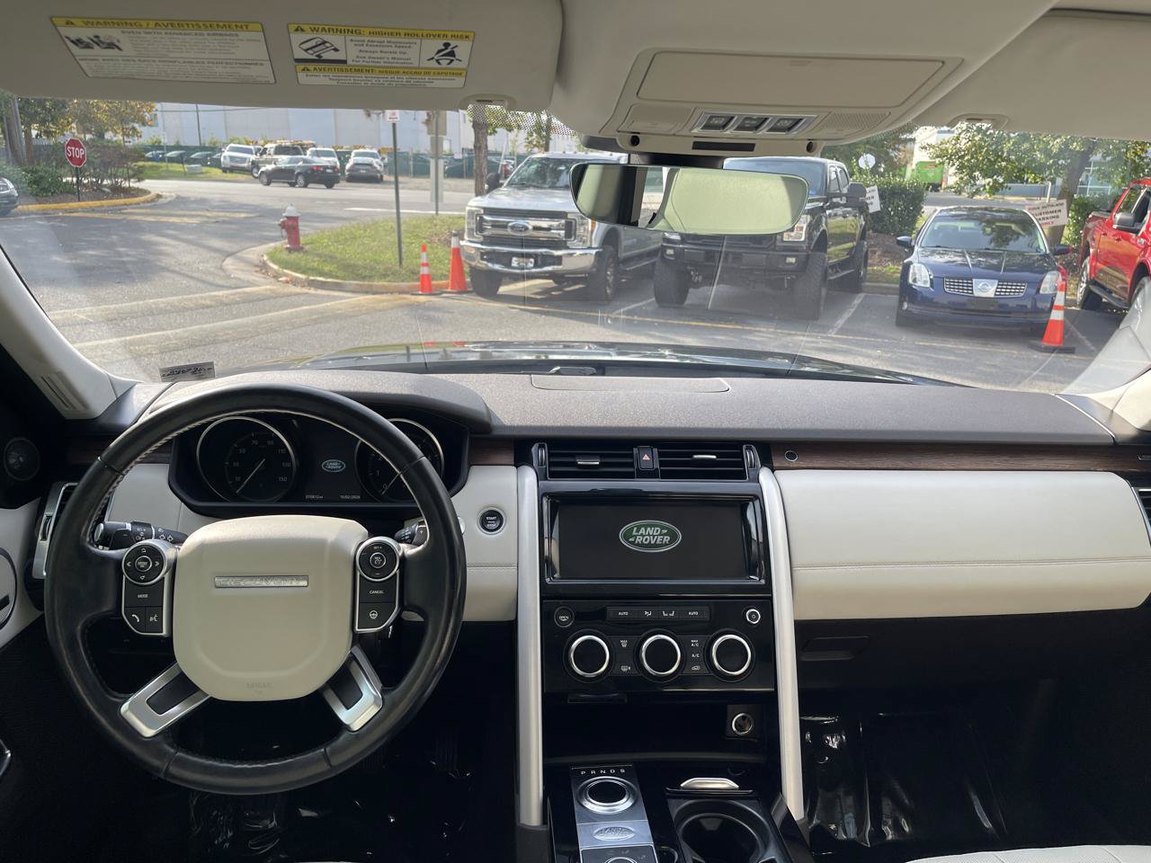 Used 2017 Land Rover Discovery HSE AWD/4WD image 31