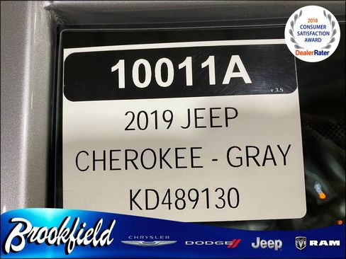 Used 2019 Jeep Cherokee Latitude Plus w/ Cold Weather Group AWD/4WD image 35