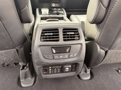 Used 2016 Honda Pilot Touring image 26