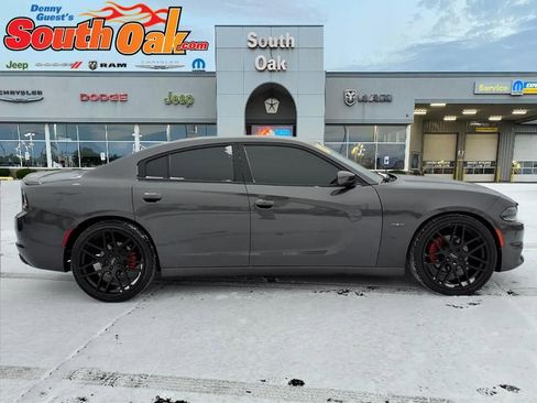 Used 2018 Dodge Charger R/T image 2