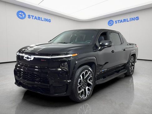 Used 2024 Chevrolet Silverado EV RST image 2