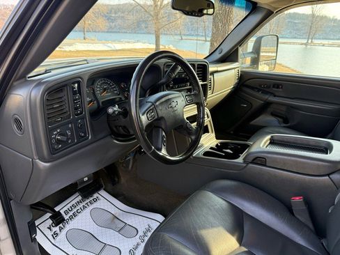 Used 2006 Chevrolet Silverado 3500 LT w/ Heavy-Duty Power Package image 15