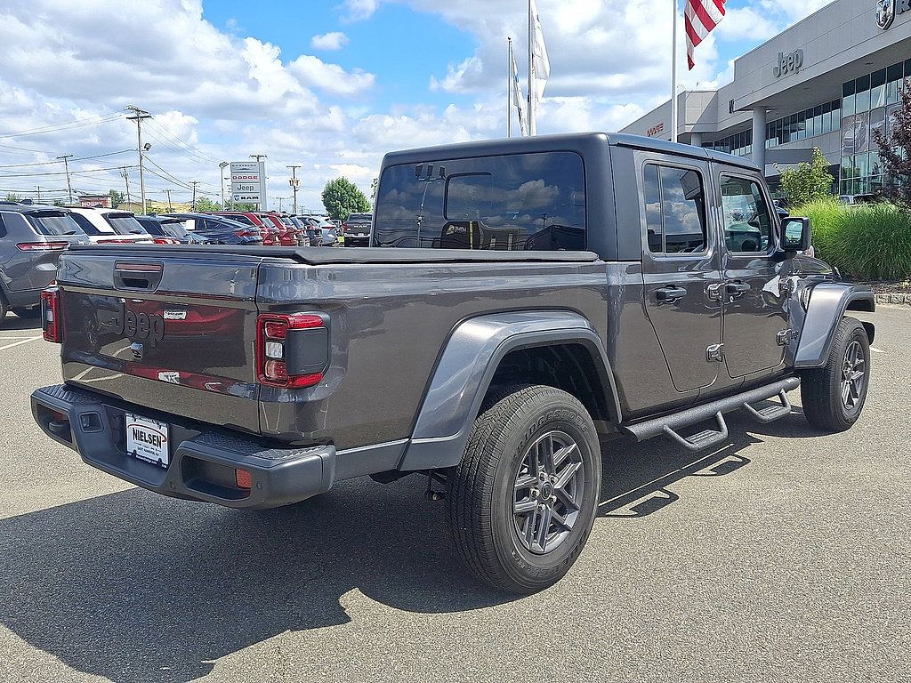 Used 2025 Jeep Gladiator Sport AWD/4WD image 31