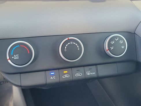 Used 2025 Hyundai Elantra SE FWD image 27