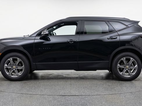 Used 2025 Chevrolet Blazer LT FWD image 5