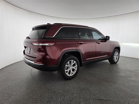 Used 2022 Jeep Grand Cherokee Limited image 2