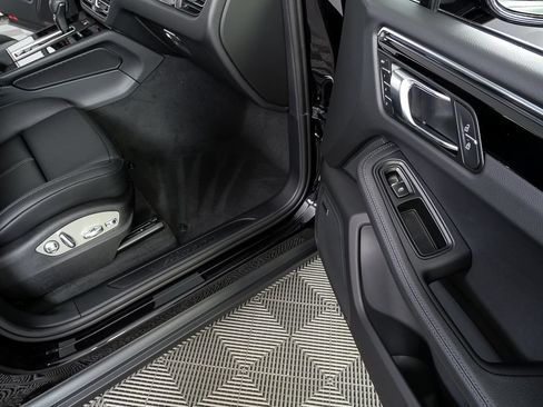 New 2026 Porsche Macan AWD/4WD image 26