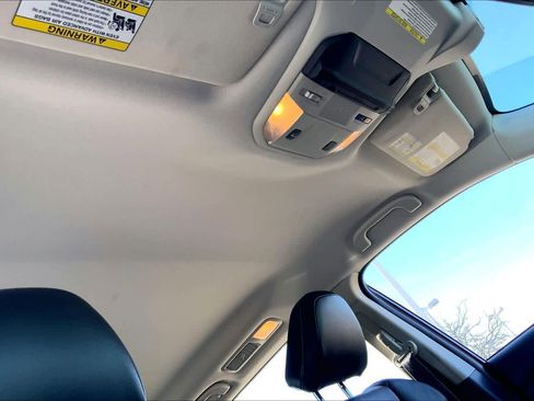 Used 2022 Subaru Ascent Limited image 14