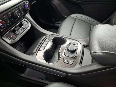 Certified 2022 GMC Acadia SLT w/ Technology Package image 29