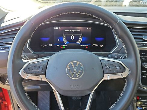 Used 2022 Volkswagen Tiguan SE w/ Panoramic Sunroof Package image 16