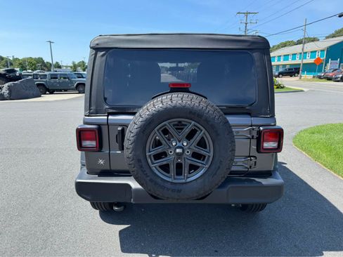 Used 2026 Jeep Wrangler Sport AWD/4WD image 9