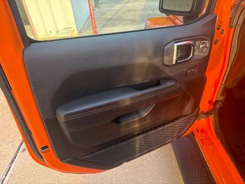 Used 2025 Jeep Gladiator Sport AWD/4WD image 17