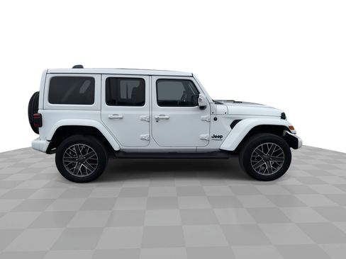 Used 2022 Jeep Wrangler Unlimited Sahara image 9