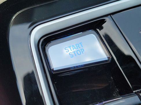 Certified 2023 BMW i7 xDrive60 AWD/4WD image 26