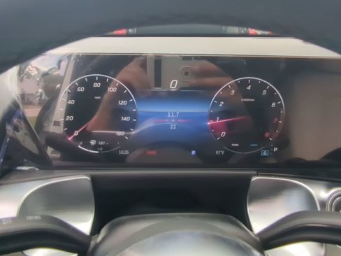 New 2025 Mercedes-Benz GLB 250 image 14