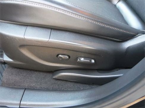 Used 2019 Chevrolet Trax LT w/ LT Convenience Package image 8