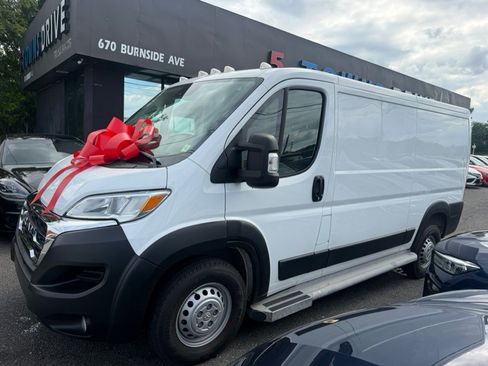Used 2025 RAM ProMaster 2500 w/ U-Haul Equipment Group FWD image 16