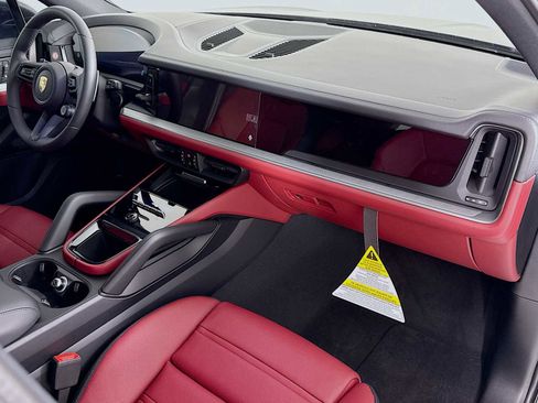 New 2025 Porsche Cayenne image 30