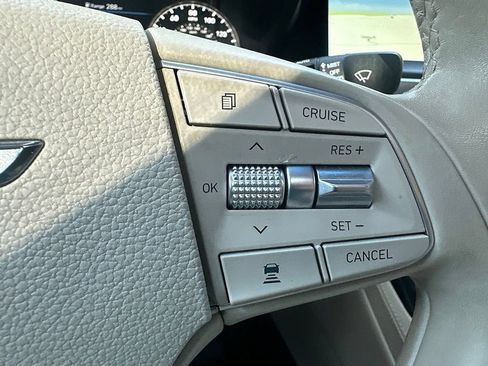 Used 2021 Genesis G90 3.3T Premium RWD image 16