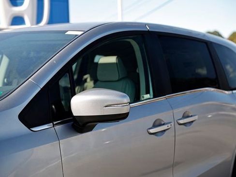 New 2026 Honda Odyssey Touring image 5