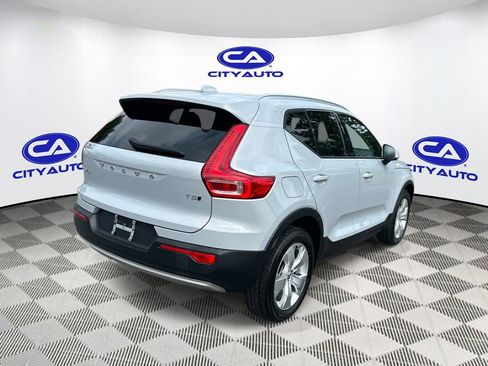 Used 2022 Volvo XC40 T5 Momentum AWD/4WD image 3