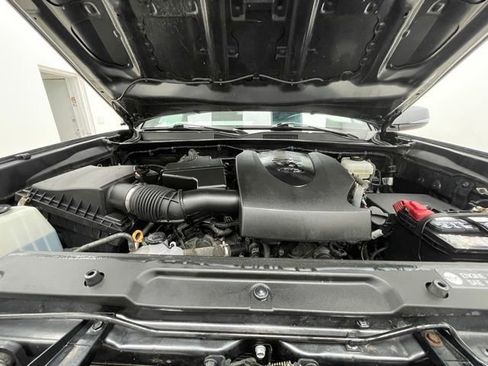 Used 2019 Toyota Tacoma TRD Off-Road image 16
