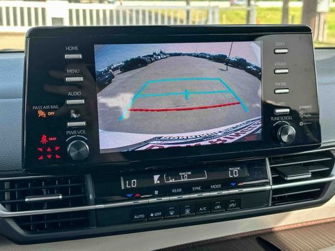 Used 2023 Toyota Sienna LE FWD image 32