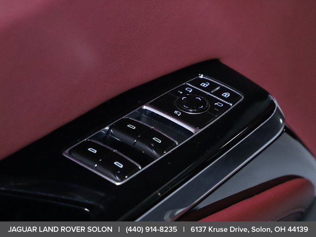 Used 2025 Cadillac Escalade Premium Luxury AWD/4WD image 35