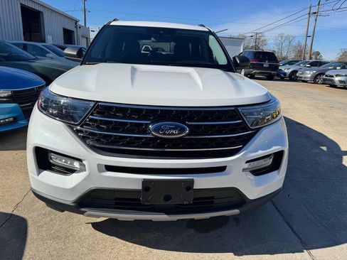 Used 2021 Ford Explorer XLT w/ Equipment Group 202A image 5