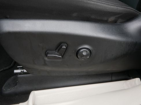 Certified 2023 Chrysler Voyager LX FWD image 22