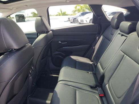 Used 2025 Hyundai Tucson Limited FWD image 11