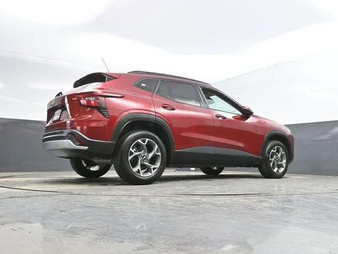 Used 2025 Chevrolet Trax LT image 46