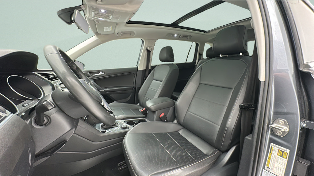 Used 2020 Volkswagen Tiguan SE w/ Panoramic Sunroof Package AWD/4WD image 14