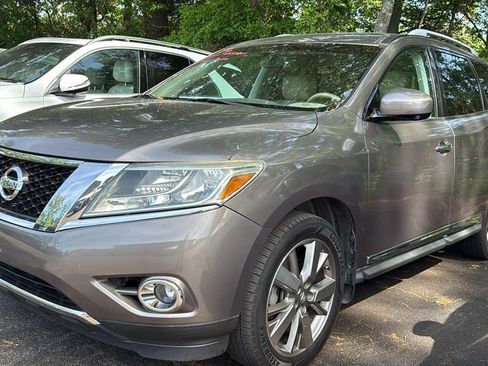 Used 2013 Nissan Pathfinder Platinum w/ Platinum Premium Pkg FWD image 3