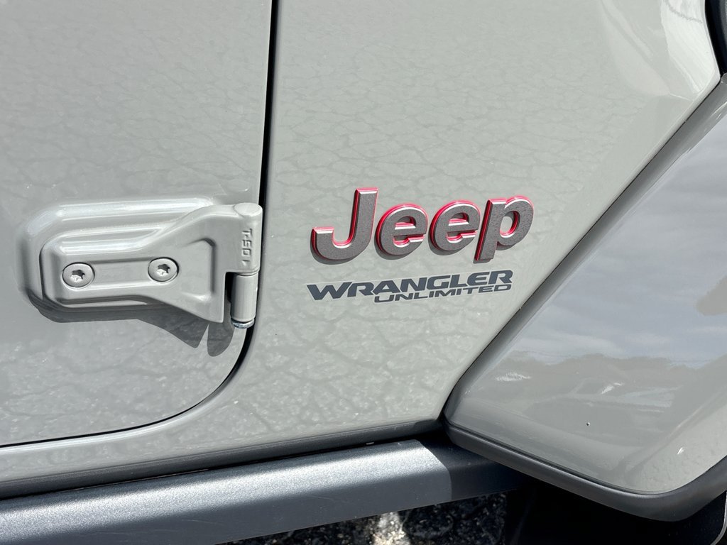 Used 2020 Jeep Wrangler Unlimited Rubicon w/ Dual Top Group AWD/4WD image 12
