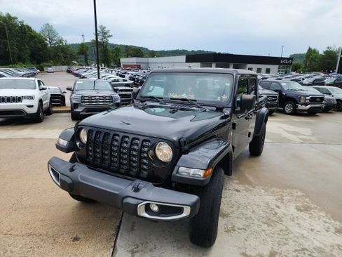 Used 2022 Jeep Gladiator Sport AWD/4WD image 3