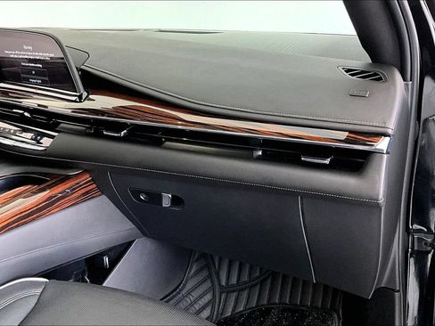 Used 2022 Cadillac Escalade Premium Luxury w/ Performance Package AWD/4WD image 20
