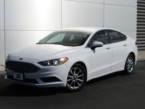 Certified 2017 Ford Fusion SE FWD image 25