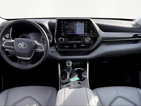 Used 2022 Toyota Highlander XLE image 8