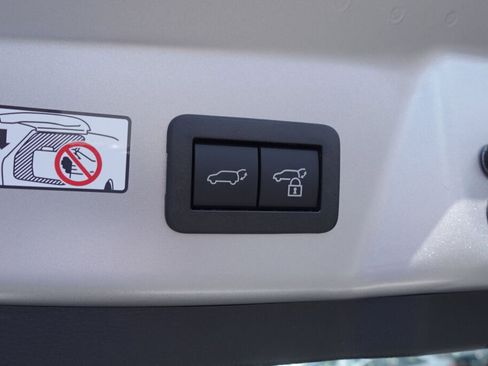 New 2026 Toyota Prius Plug-In Hybrid FWD image 27