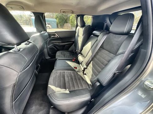 Used 2024 Mitsubishi Outlander SE image 24