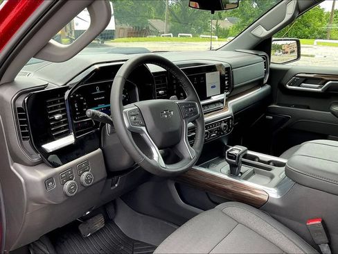 Used 2026 Chevrolet Silverado 1500 LT Trail Boss w/ Convenience Package II AWD/4WD image 8