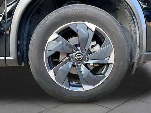 Used 2025 Nissan Rogue SV AWD/4WD image 11
