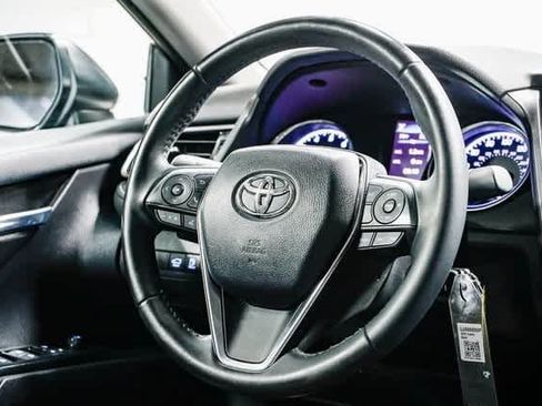 Certified 2020 Toyota Camry SE image 15