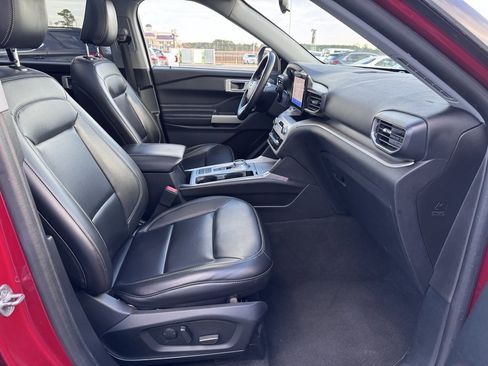 Used 2021 Ford Explorer XLT w/ Equipment Group 202A image 25