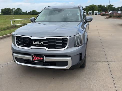 Used 2025 Kia Telluride S FWD image 4