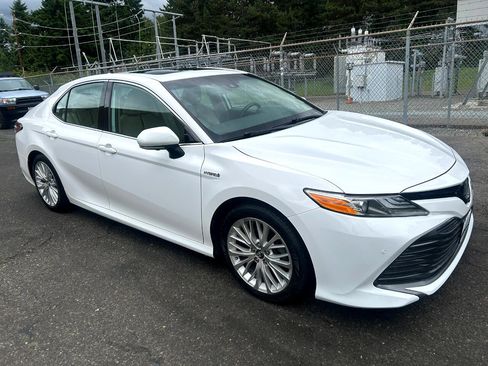 Used 2019 Toyota Camry XLE w/ Driver Assist Package image 3
