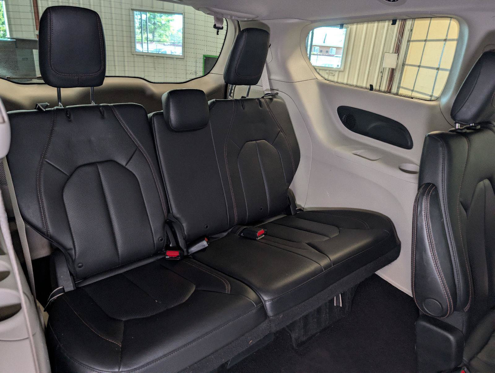 Used 2019 Chrysler Pacifica Touring-L Plus w/ Advanced Safetytec Group FWD image 40