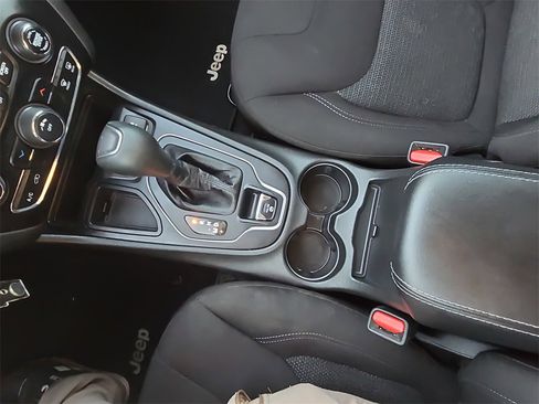 Used 2019 Jeep Cherokee Latitude w/ Popular Appearance Group image 25