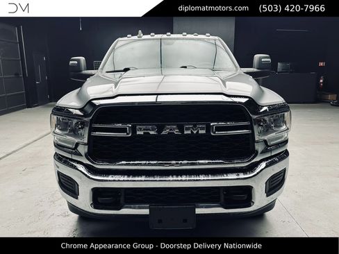 Used 2024 RAM 3500 Tradesman w/ Chrome Appearance Group AWD/4WD image 11